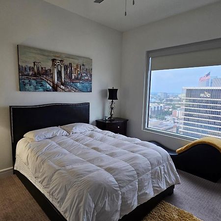 Luxury Highrise In Midtown - Skyline Views And Chic Decor Apartment Houston Ngoại thất bức ảnh