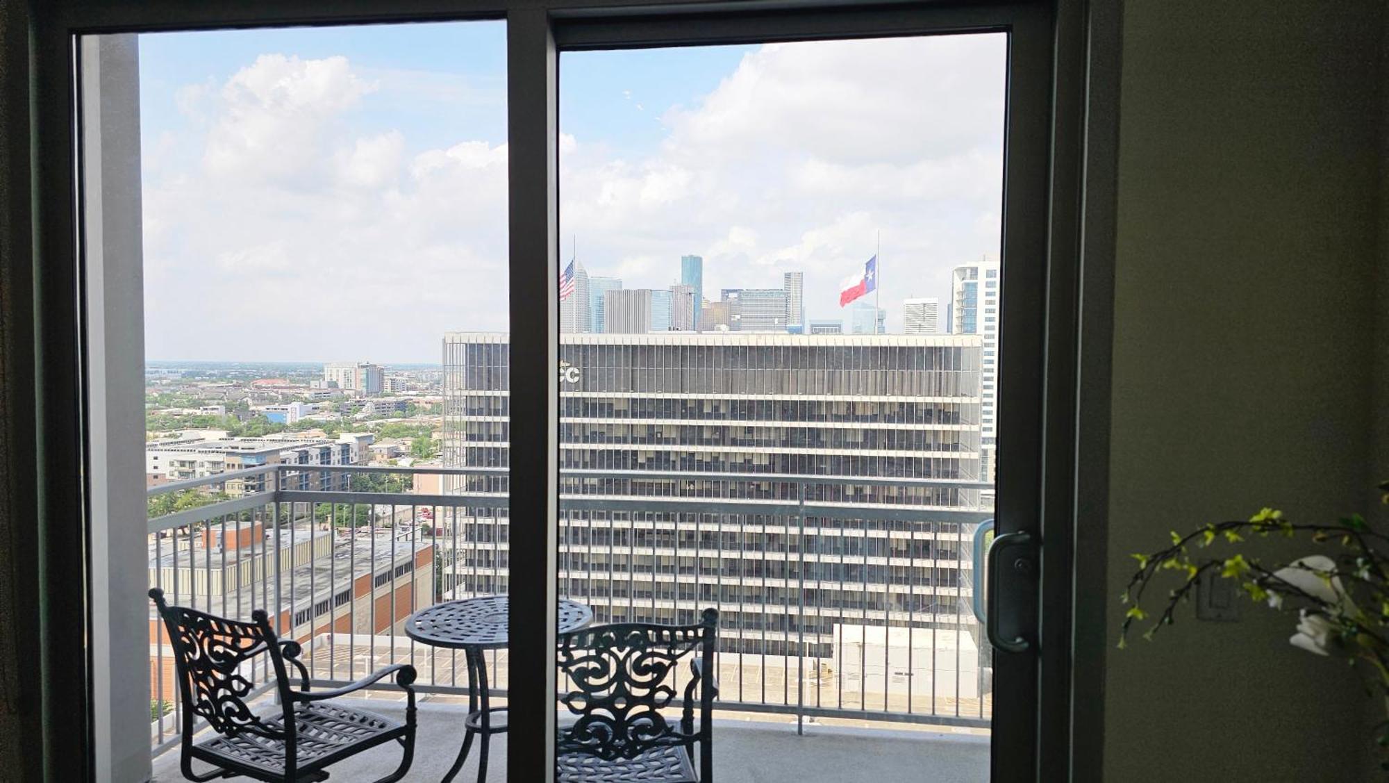 Luxury Highrise In Midtown - Skyline Views And Chic Decor Apartment Houston Ngoại thất bức ảnh